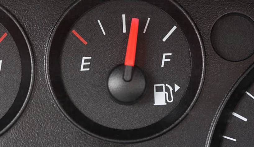 ¿Por qué el indicador de combustible nunca muestra la cantidad real?